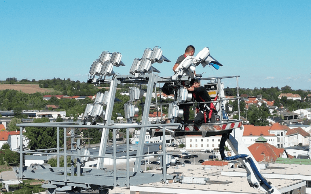 Installation of floodlight system on 4 masts in Hollabrunn
