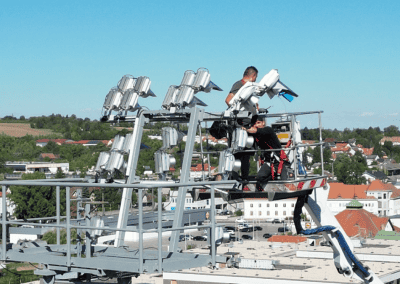 Installation of floodlight system on 4 masts in Hollabrunn